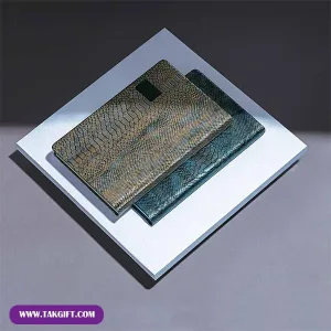 نمای روبه رو سررسید چرم توسکا