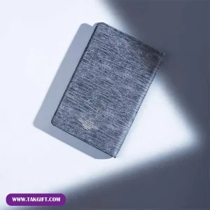 نمای روبه رو سررسید چرم صنوبر