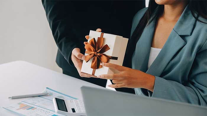 هدایای تبلیغاتی روز کارمند