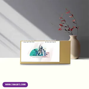 نمای روبه رو تقویم رومیزی زرین