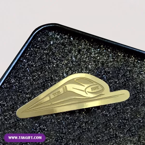 بج سینه طلایی مات و براق تبلیغاتی طرح قطار