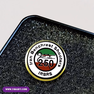 نمونه بج سینه تبلیغاتی پلی استری شرکت 250